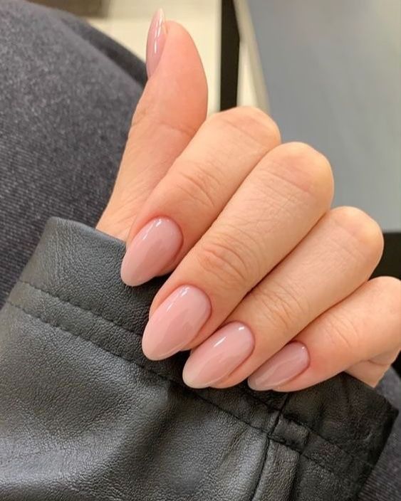 Short almond nails