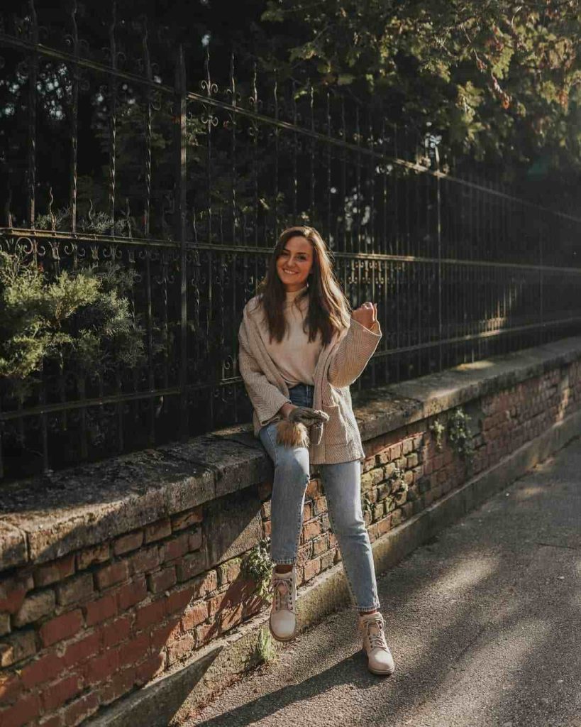 Beige Sweater Outfits for Winter 17