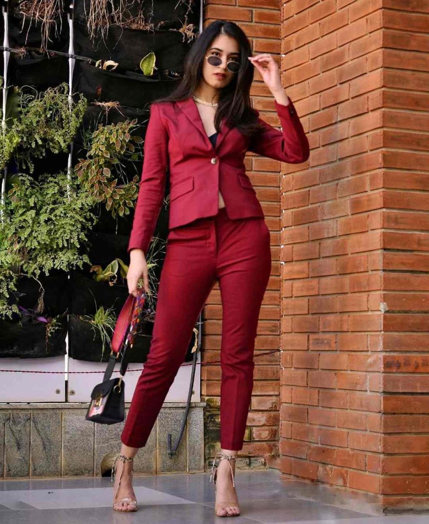 Cherry Red Pants Outfit 7