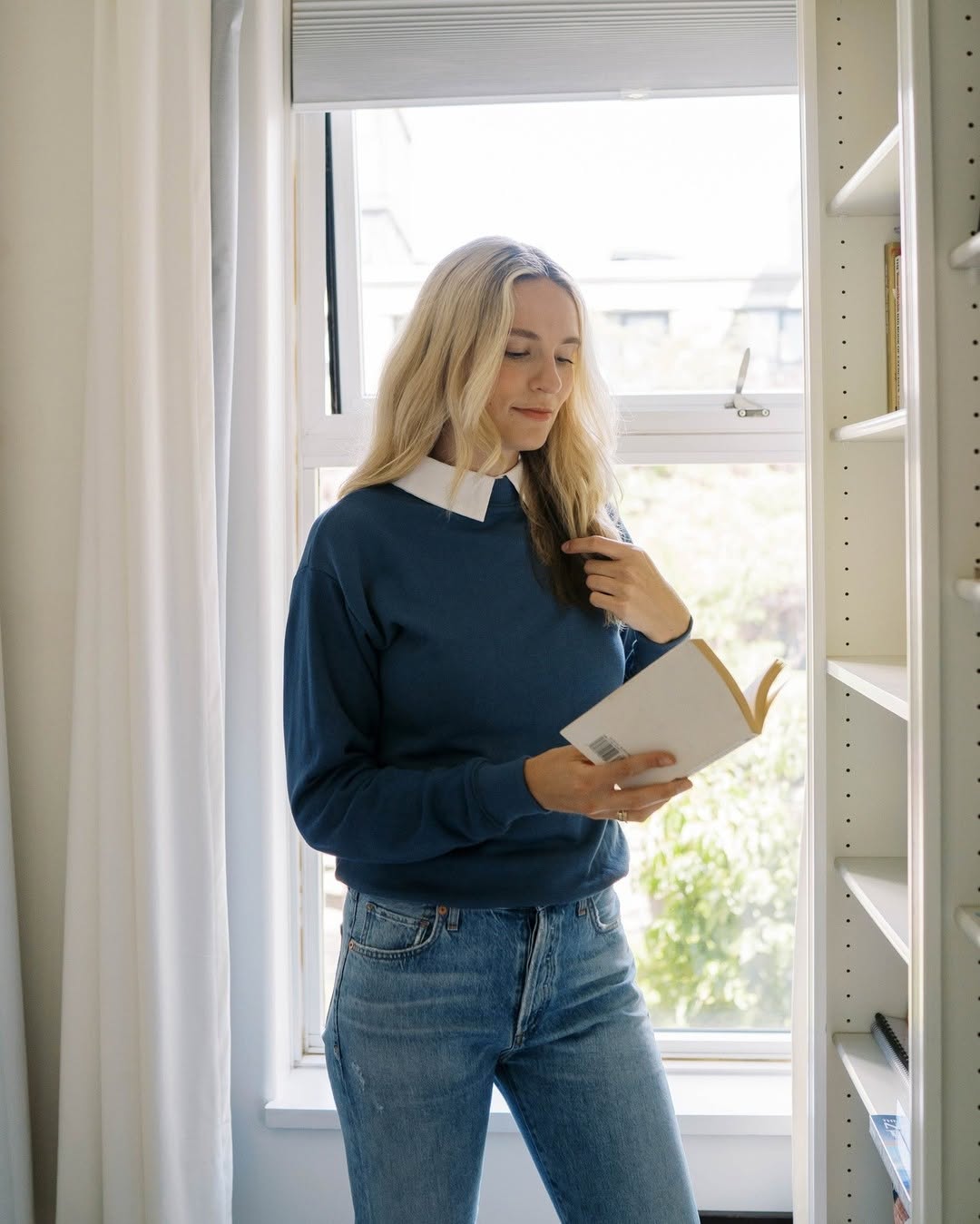 Dark Blue Sweater Outfit 23