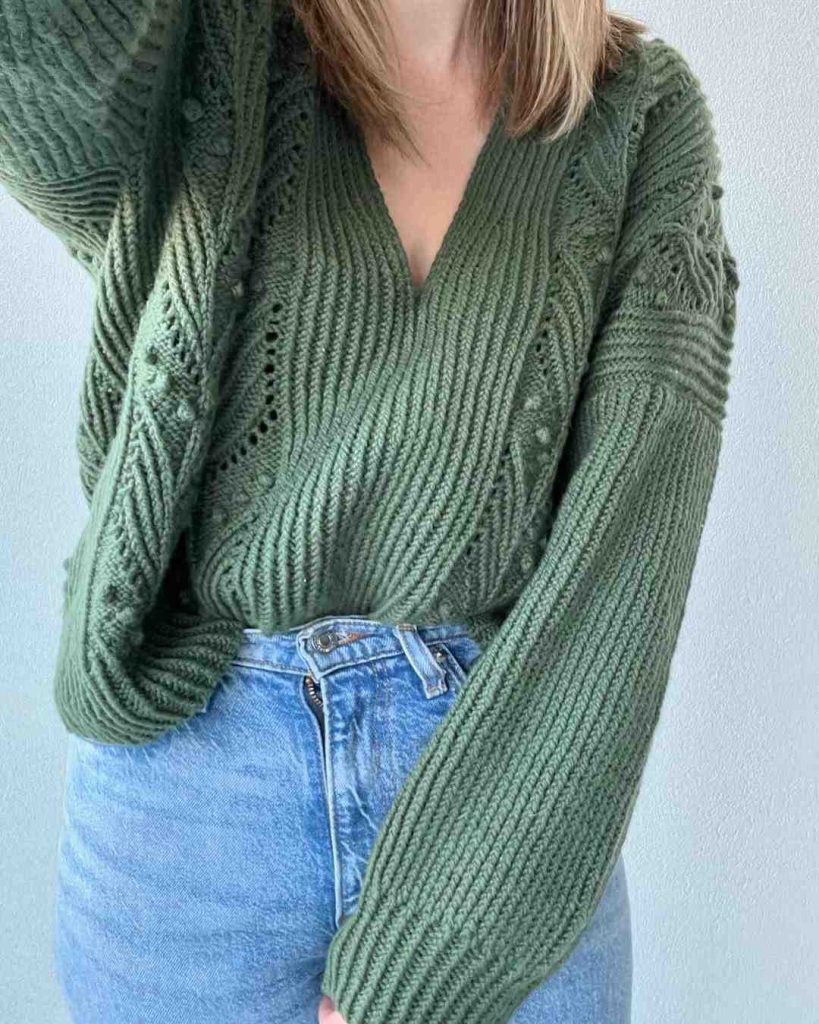 Green Sweater Outfits 17