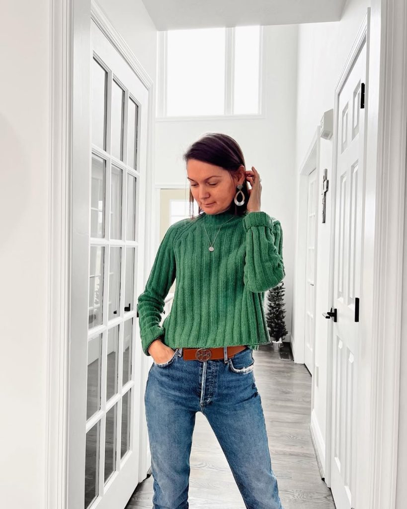 Green Sweater Outfits 9