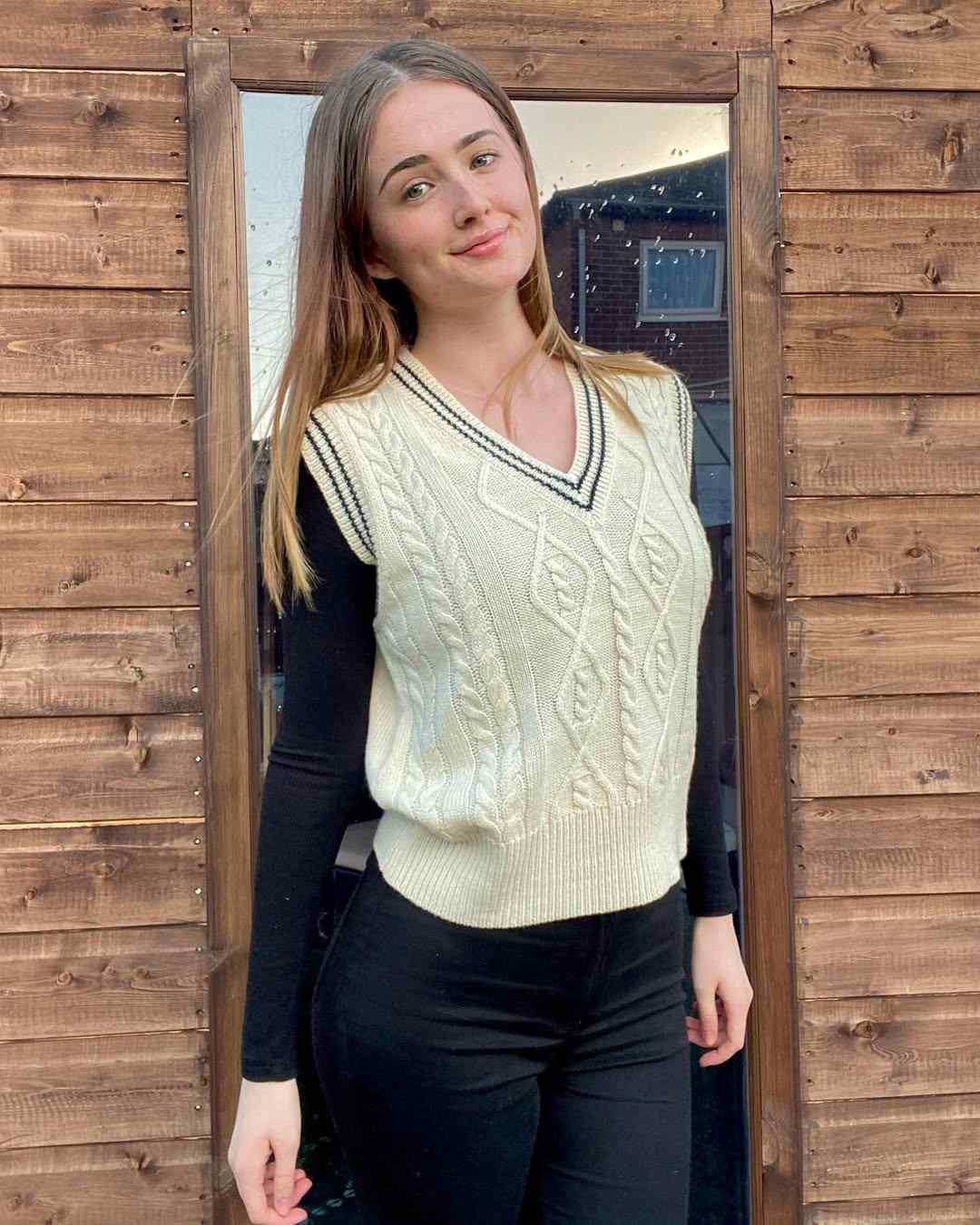 Sweater Vest Outfit 18