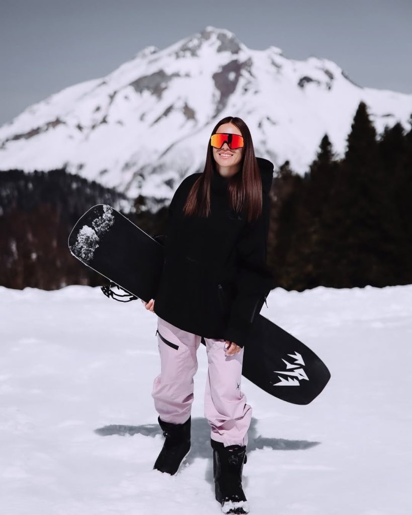 Snowboarding Outfit Idea 10