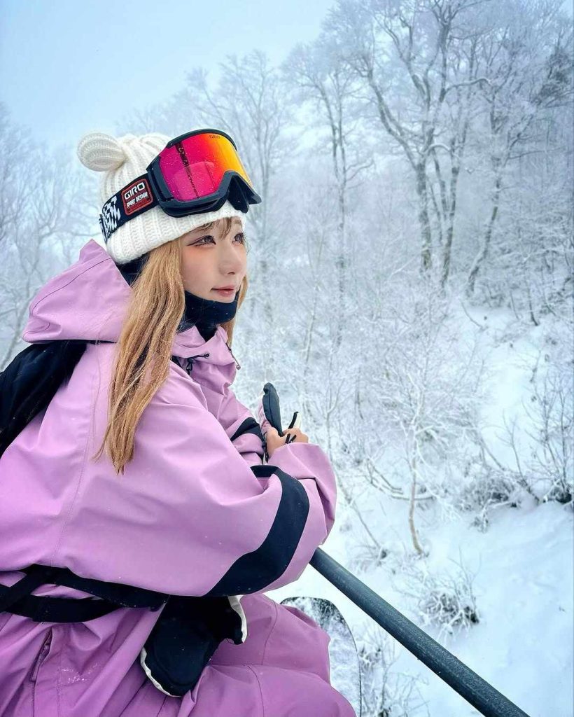 Snowboarding Outfit Idea 20